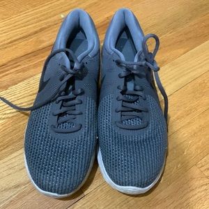 Nike Revolutions-Used